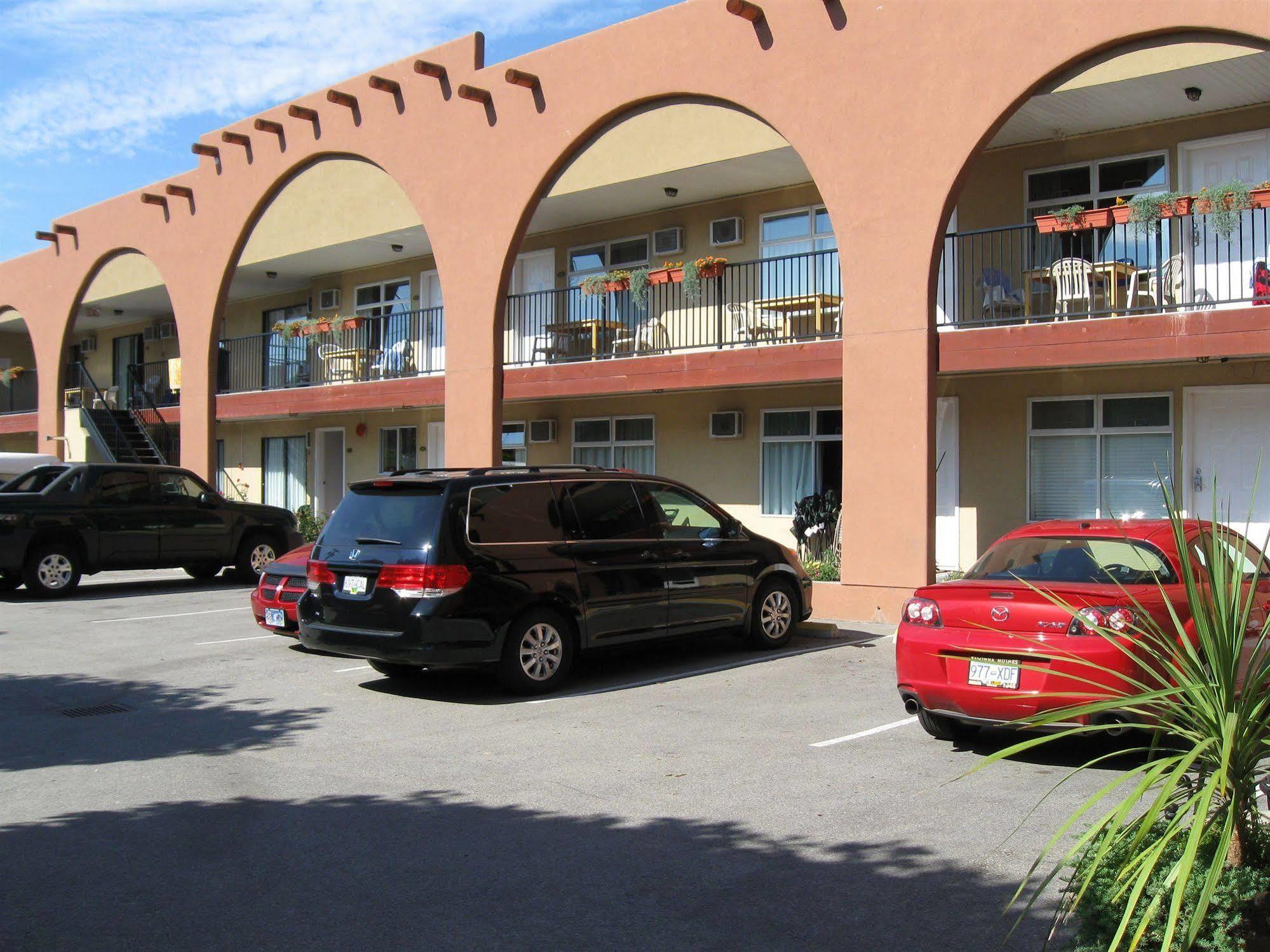 Desert Surfside Waterfront Accommodations Osoyoos Eksteriør bilde